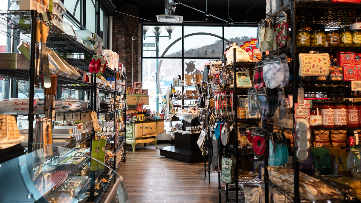 Kitchen and home goods store in Duluth, MN.